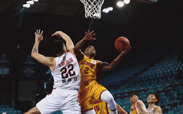 涵盖体育包含太狠了！风云突变本菲卡国际比赛日临场应变蒂姆遭遇十二连败，广东宏远窗口期再遭质疑的词条
